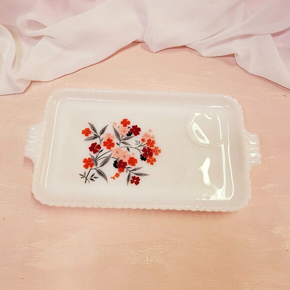 Fire King Primrose SINGLE Milk Glass Snack Plate, Floral Design, Vintage 1960-62 - Picture 2 of 6